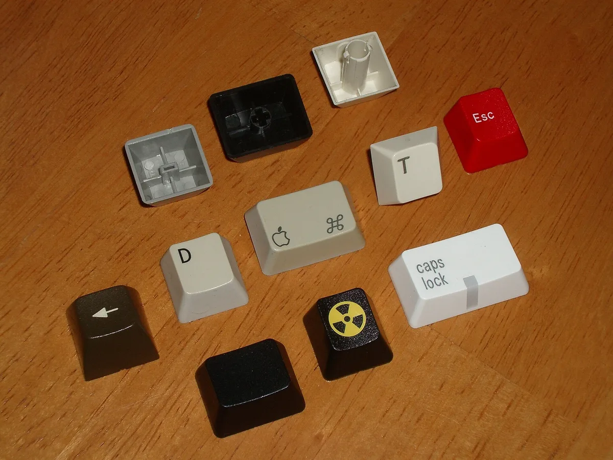 Keycaps comparing ABS and PBT materials, profile heights, textures, and legend methods