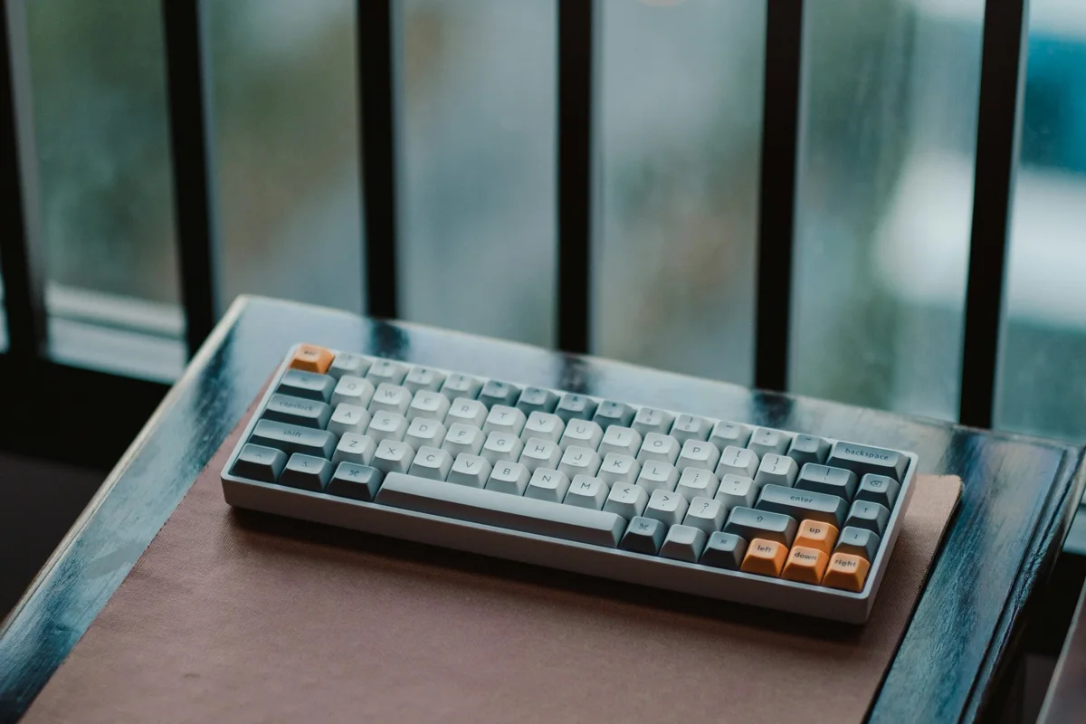 A complete 65% mechanical keyboard showing its dedicated arrow cluster in a compact case